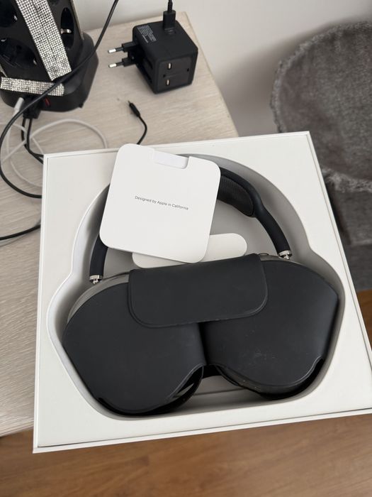 продам наушники Apple Airpods Max