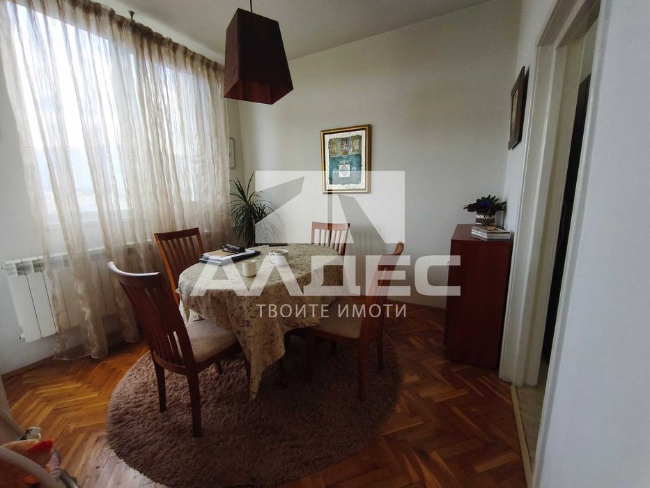 Дава се под наем Тристаен апартамент в София, Център - 115 кв.м за 947.58 € - Снимка #2