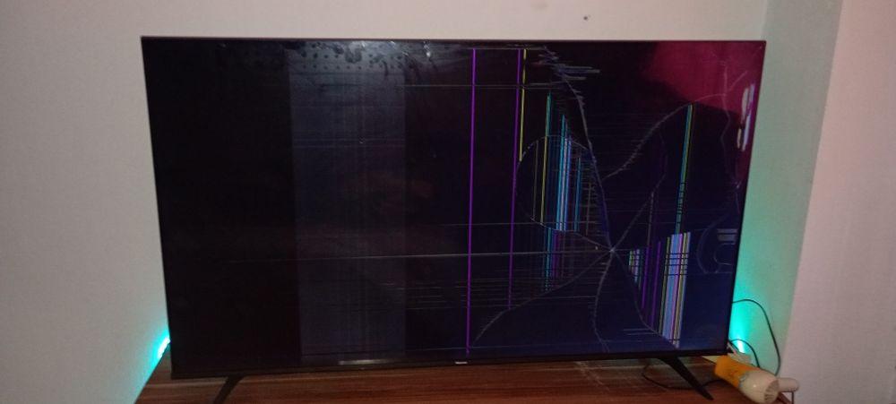 Vând tv hisense pentru piese