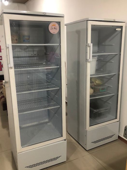 Витриный холодильник