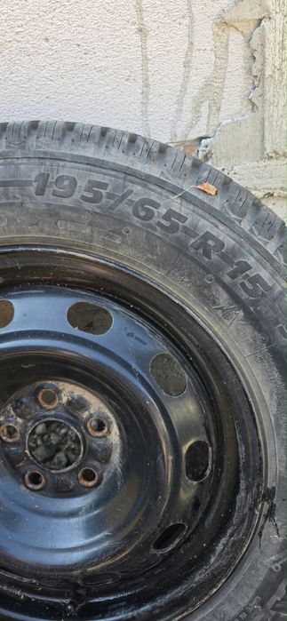 Vând set complet de 4 anvelope 195/65 R15