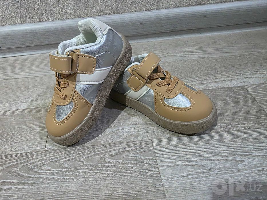 Новые детские кроссовки