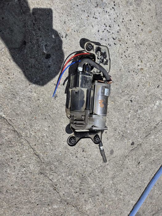 Compresor aer perne suspensie BMW X5 X6 F15 F16 cod 6875177
