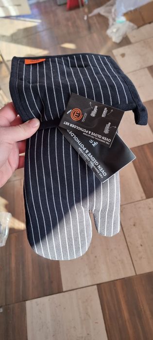 Mănușă de bucătărie + suport oale MasterChef – set nou