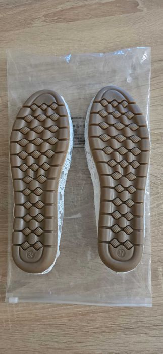 Дамски пантофки - бели