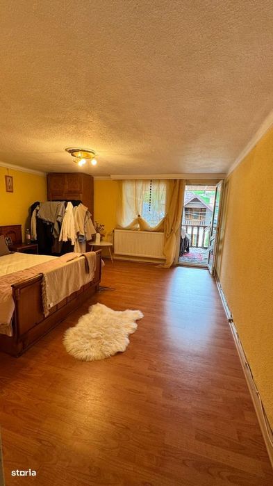 Casă Cu 9 Camere In Rucăr, Teren 1.187 Mp – Potențial Turistic |