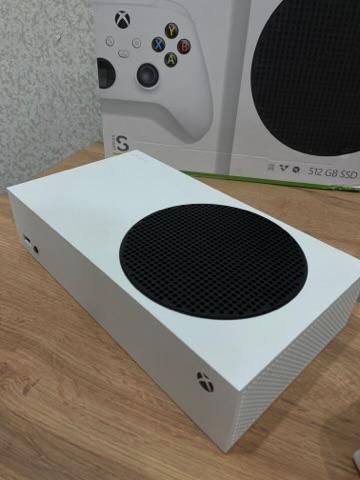 Xbox Series S в отличном состоянии