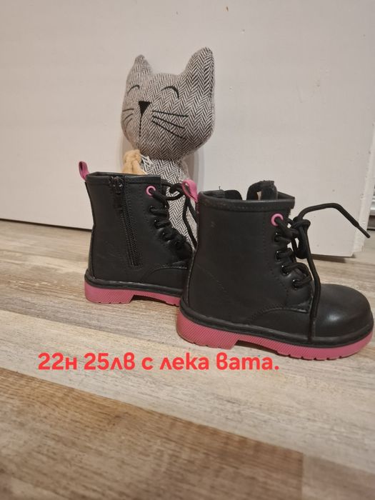 Продавам дрехи и обувки за момиче