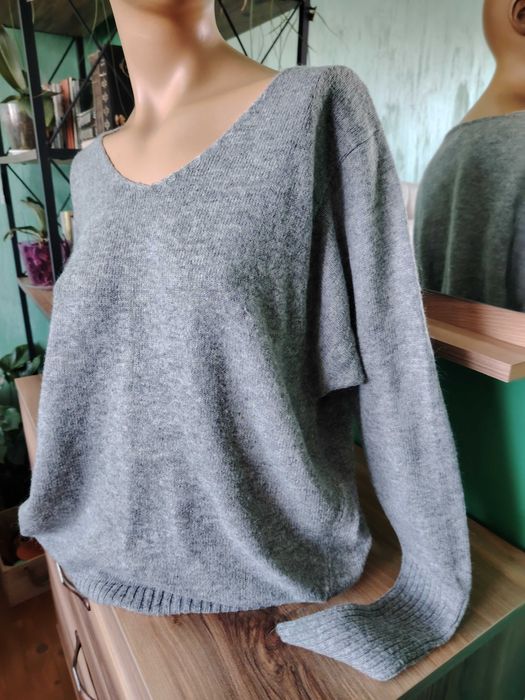 Леки пуловери размер М и S