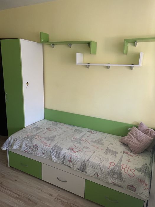 Продавам обзавеждане за детска стая