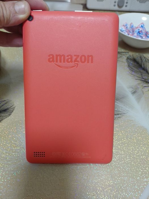 Vind amazon fire generația 5 cu peste 2300 de cărți în limba română
