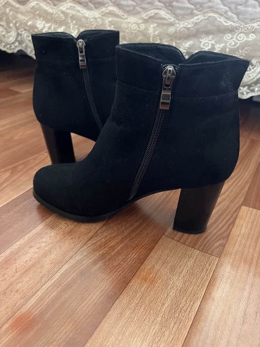 Продается женский обувь