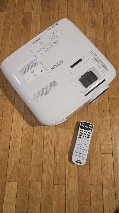 Vand Videoproiector Epson EH TW5600 + cadou ecran proiector