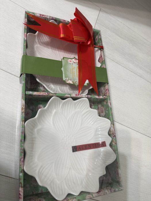 Новые тарелки в коробке