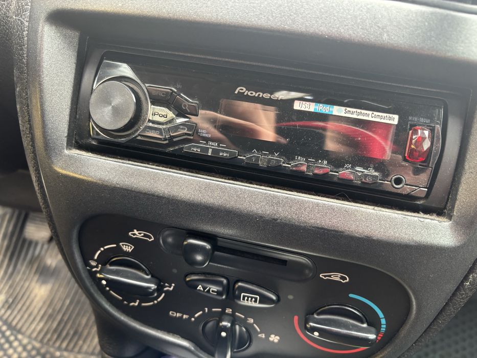 Player auto Pioneer MVH-180UI+boxe
