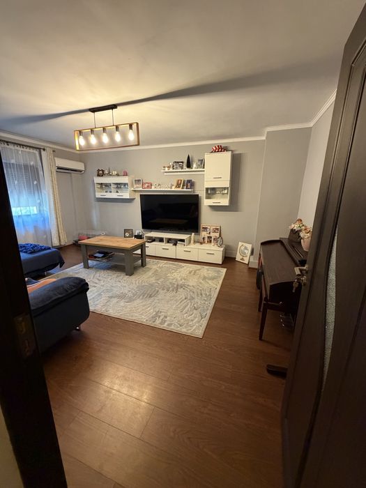 Apartament 4 camere, etaj 1, cartierul Soarelui