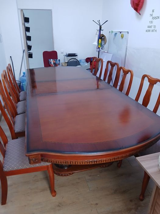 Стол для гостинной