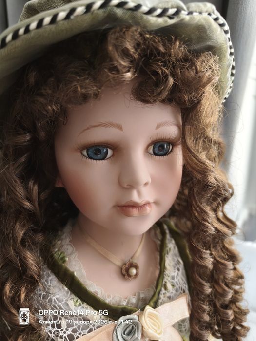 Кукла коллекционая