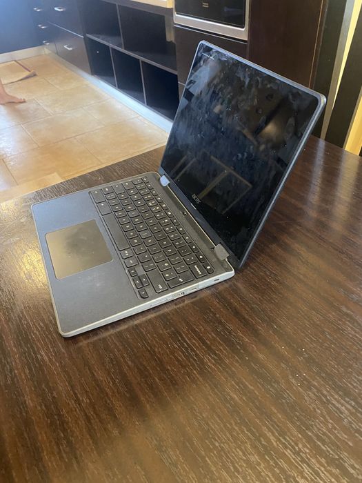 Vind chrome book  in stare foarte buna