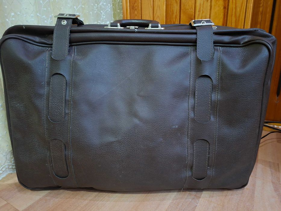 Чемодан Советский. Крепкий и вместительный.