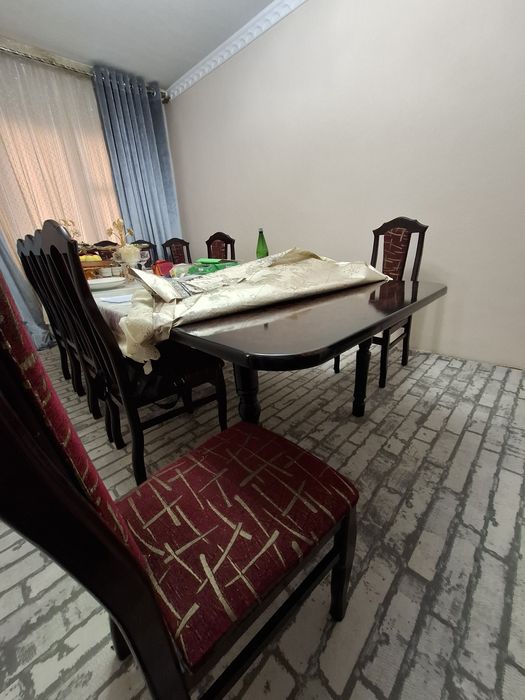 Gorka va stol va 12 ta stul bilan komplekt