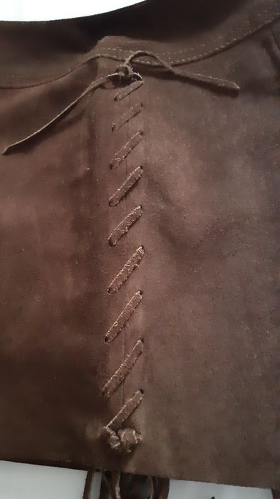 Pantaloni scurți piele naturală .