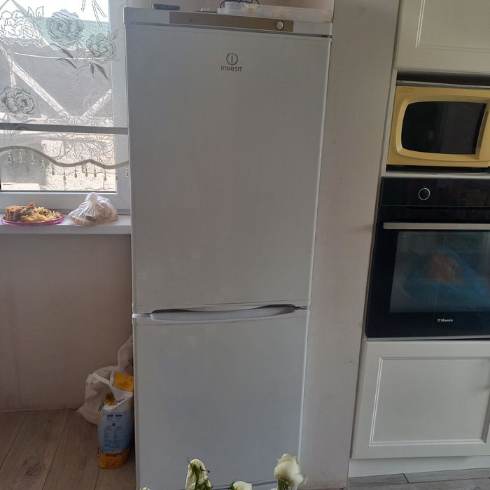 Холодильник,indesit,белый