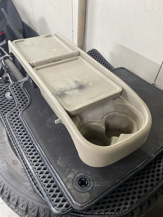 На  тоёта Хайлендер бар борода