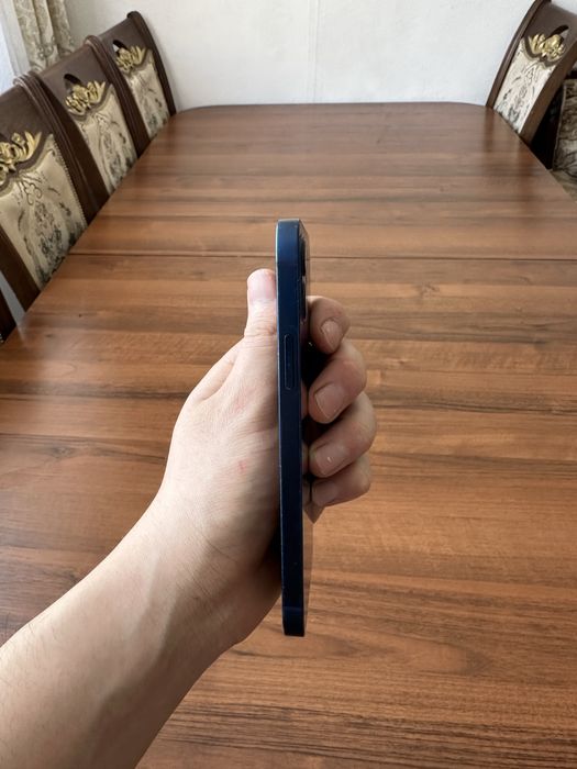 Продам Iphone 12