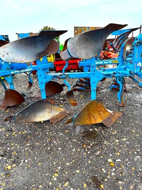 Plug  reversibil 2 brazde 2 cormane  Kuhn Master 103 an 2016 Lemken Opal 90 an 2015 Lemken Opal 80 Huard Fiat 640 Fiat 70 90 Fiat 80 90 Fiat 550