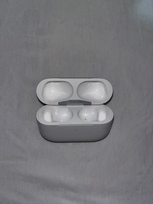 Продам кейс оригинал airpods pro