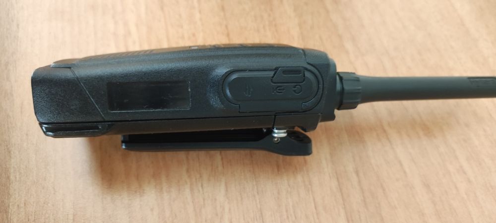 Продам рацию Hytera BD505