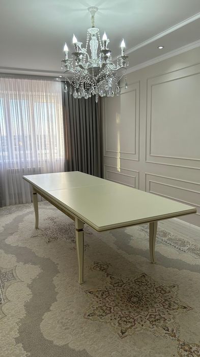 Стол отырғышымен сатылады.