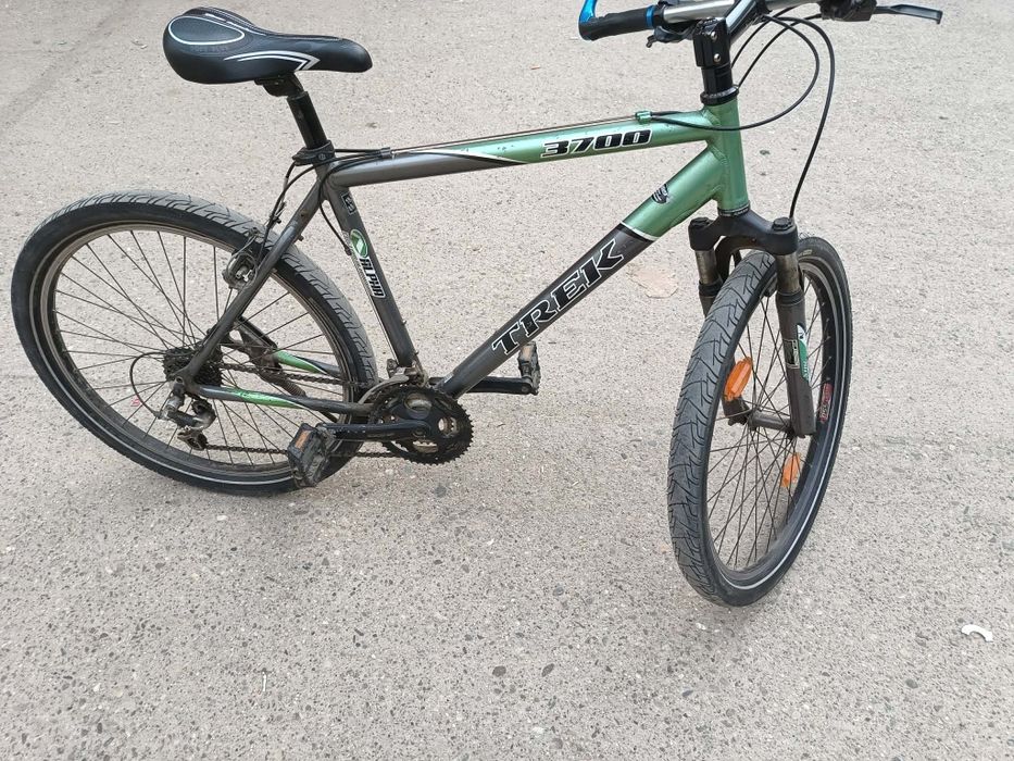 Vind 2 biciclete cu roti de 26