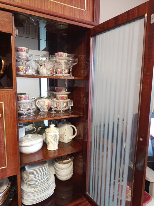 Продаю мебельную стенку