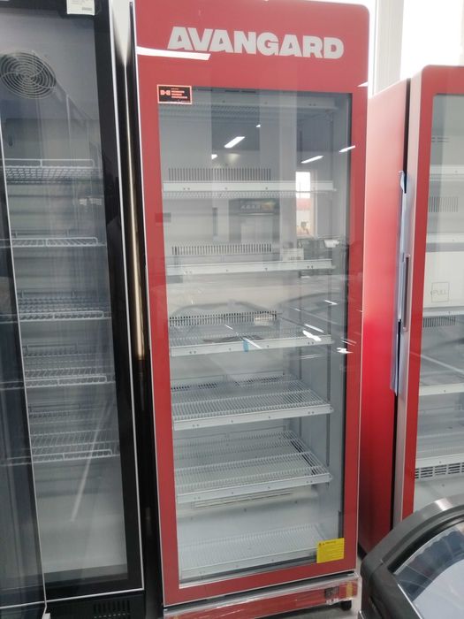 Новый витринный холодильник