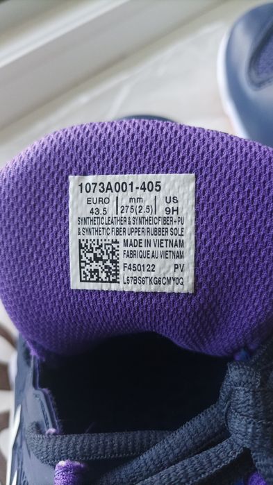 Продам новые кеды для зала ASICS