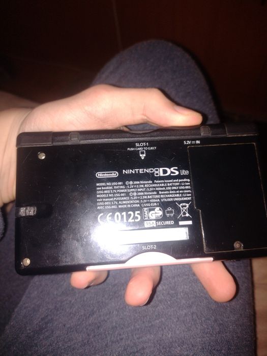 Nintendo Ds lite cu 12 jocuri și toate accesoriile.