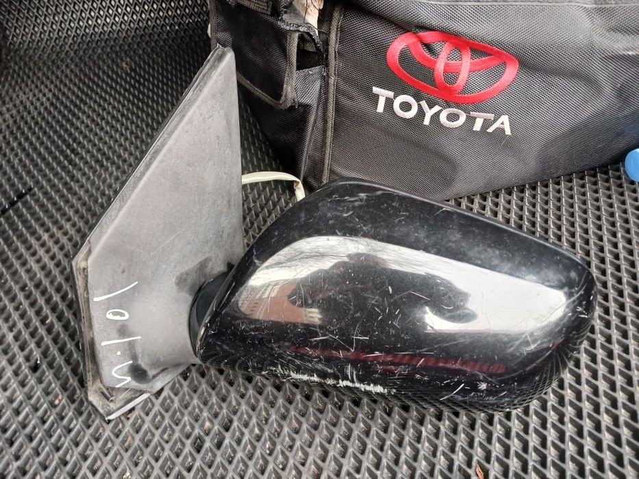 Боковое левое зеркало на короллу 150