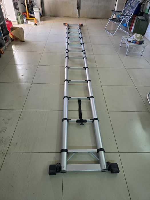 Продам лестницу стремянка.