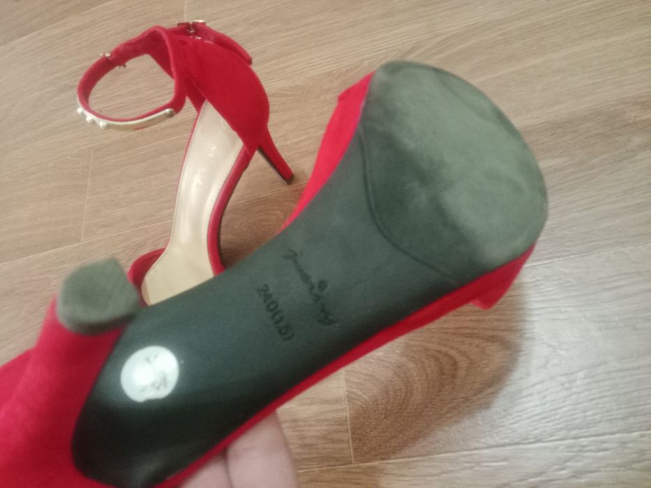 Продам Босоножки