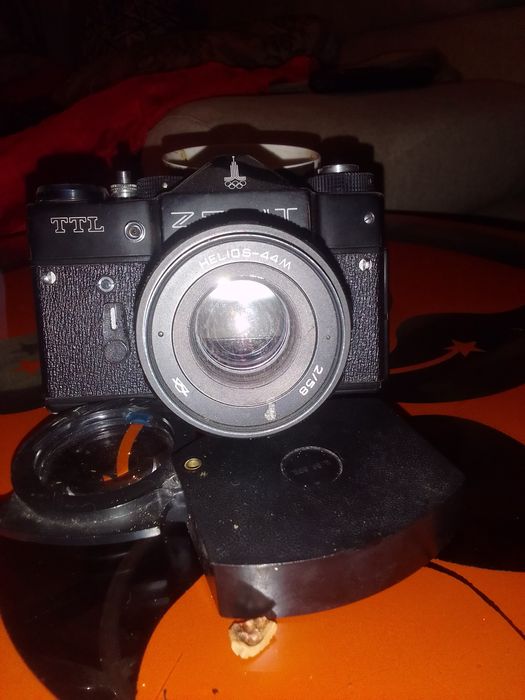 Советский фотоаппарат зенит -