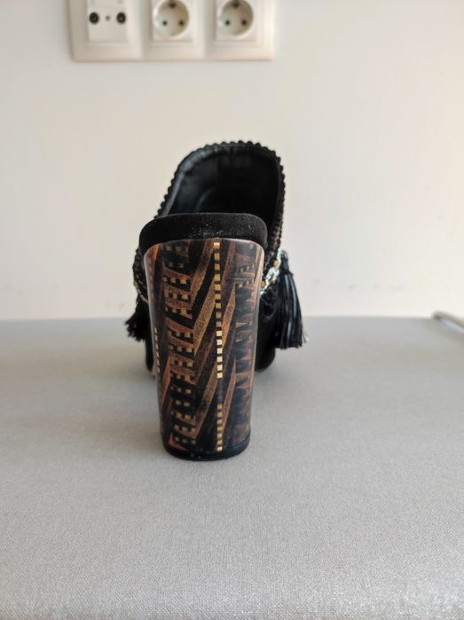 Атрактивни чехли By Very