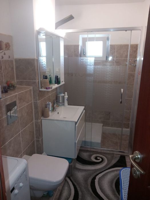 Inchiriez apartament doua camere complet utilat si mobilat zona Strand, direct de la proprietar