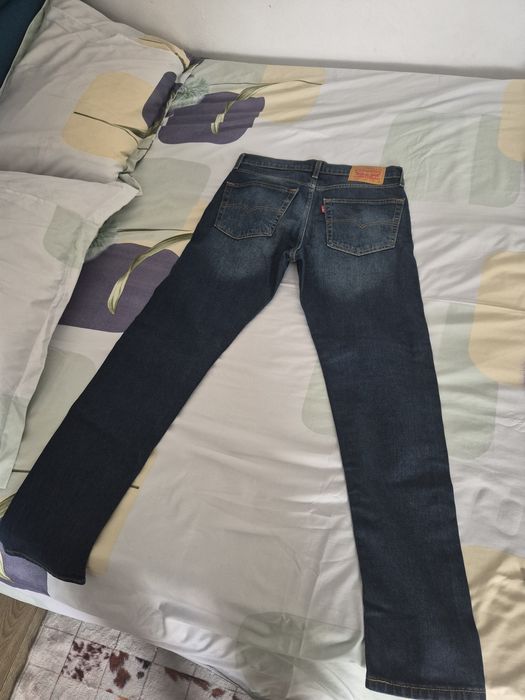 Blugi Levi's noi