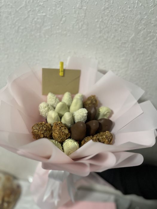 Клубника в шоколаде букет