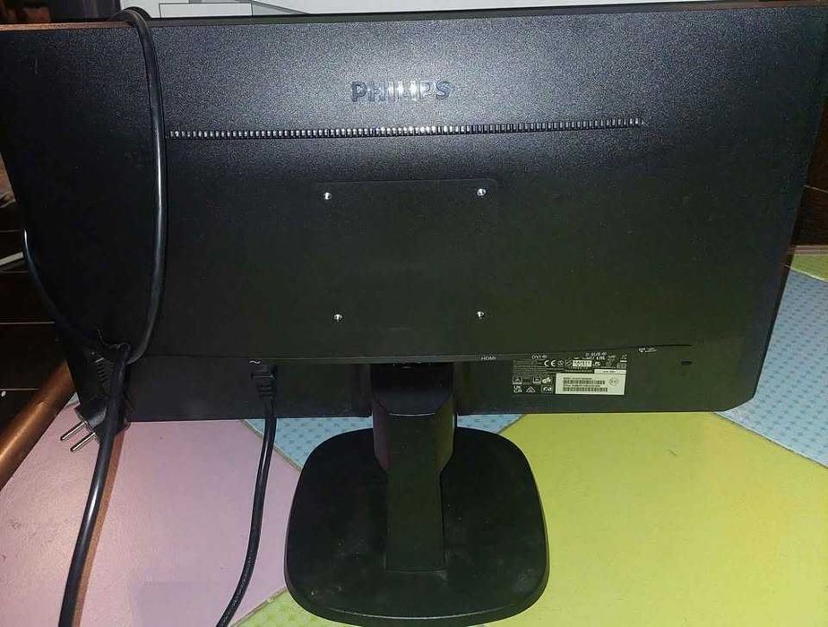 PHILIPS V-line 243V7QDSB 23,8″ LCD Full-HD monitor (4 ms rt, 75 Hz)