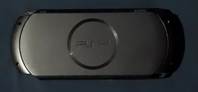 Vând psp street în stare bună impecabil model 1004 cu 10 funcționabil