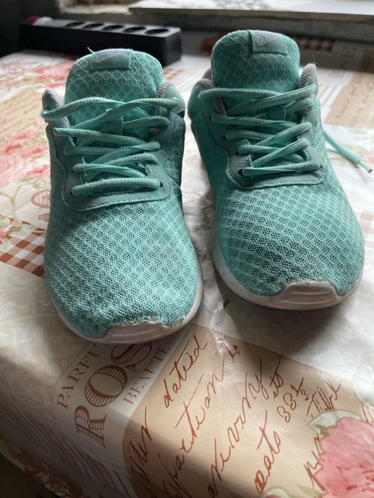 Vand adidasi nike marimea 36