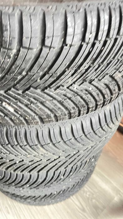 Всесезонни Гуми Pirelli Cintuarto Allseason SF3 235/45 r18